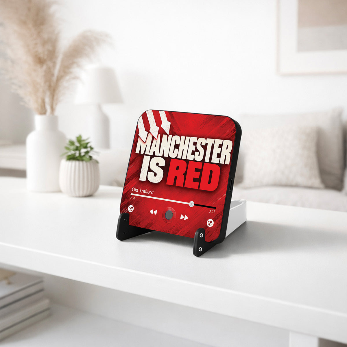 Magnet musical Manchester is Red